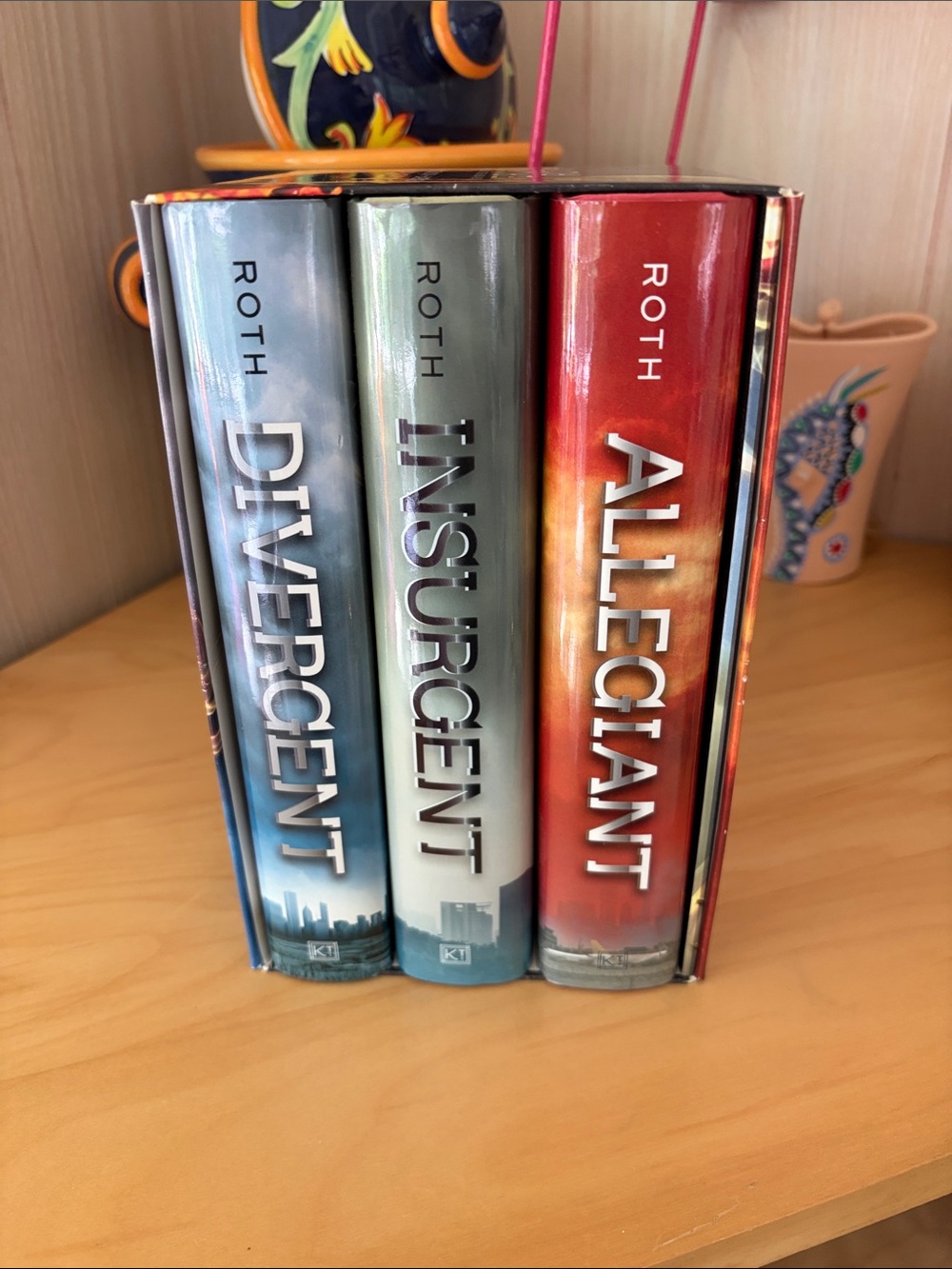 Divergent series books by Veronica Roth, Insurgent